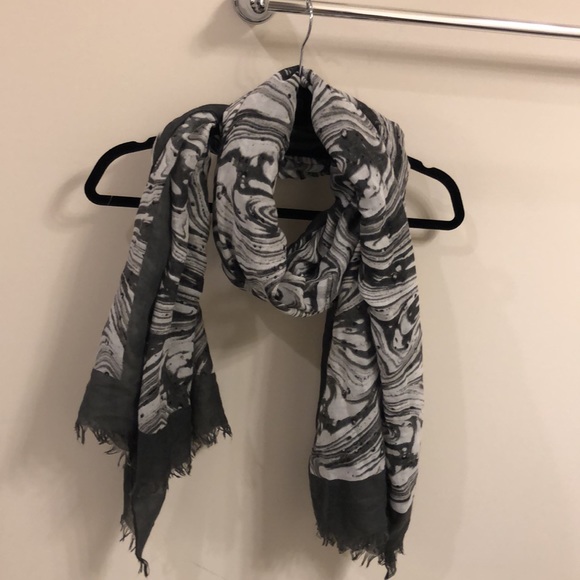 Gorgeous wrap/scarf - Picture 5 of 6